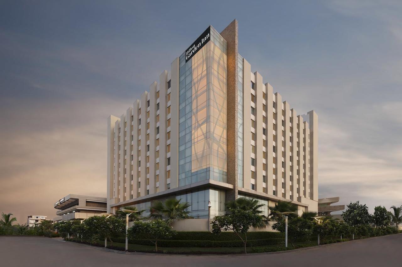 Doubletree By Hilton Gurugram Baani Square Hotel Gurgaon Exterior photo