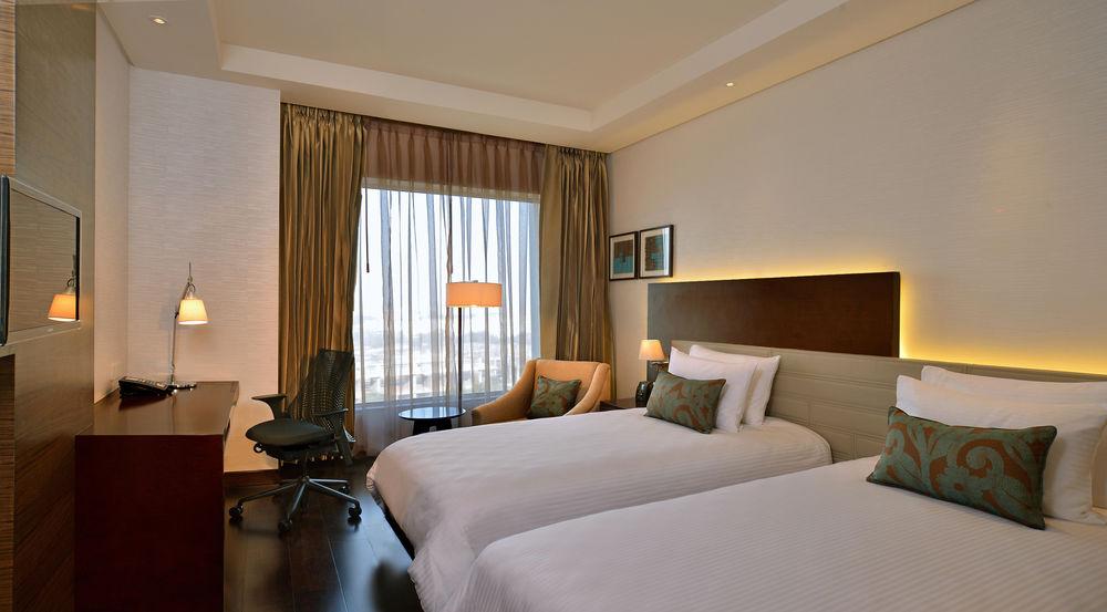 Doubletree By Hilton Gurugram Baani Square Hotel Gurgaon Exterior photo