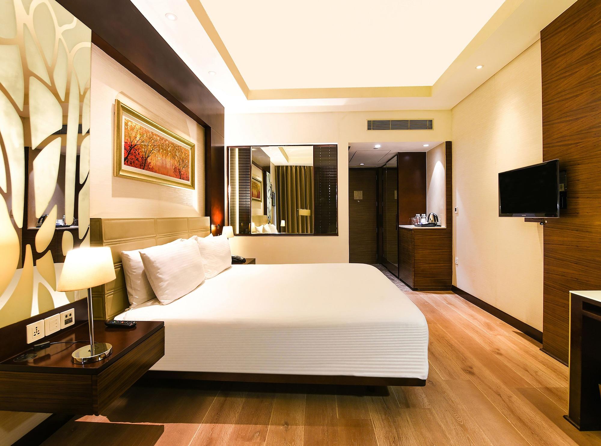 Doubletree By Hilton Gurugram Baani Square Hotel Gurgaon Exterior photo