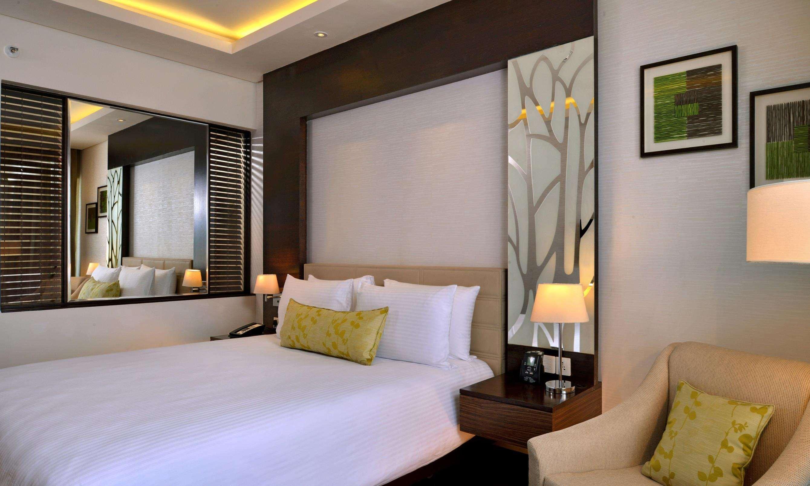 Doubletree By Hilton Gurugram Baani Square Hotel Gurgaon Exterior photo