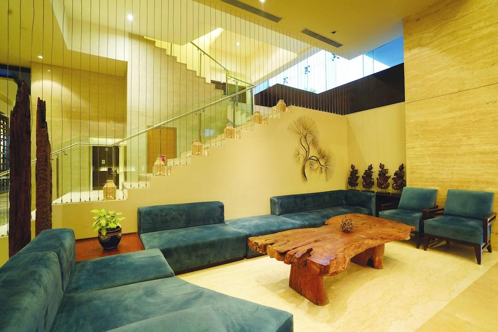 Doubletree By Hilton Gurugram Baani Square Hotel Gurgaon Exterior photo