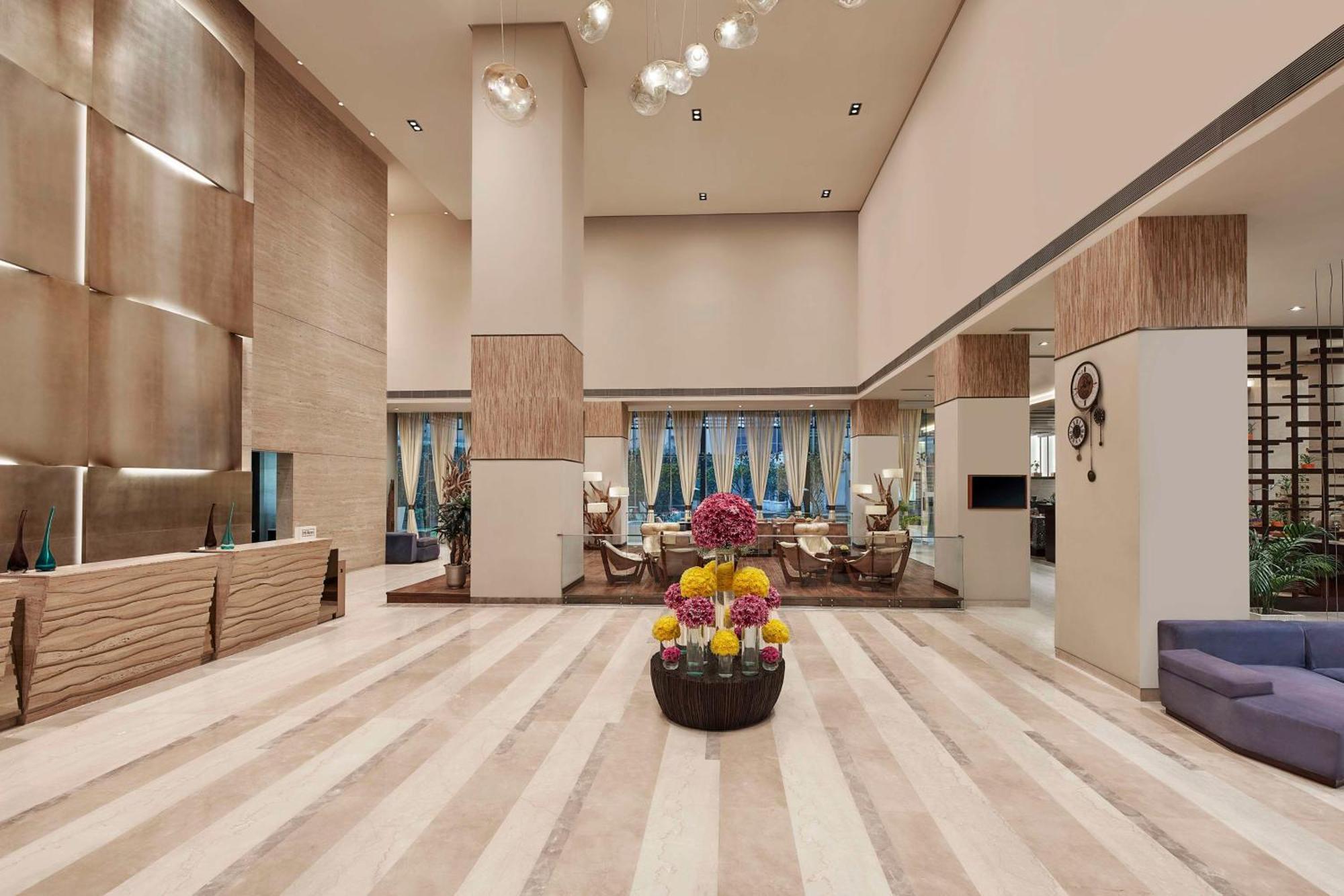Doubletree By Hilton Gurugram Baani Square Hotel Gurgaon Exterior photo