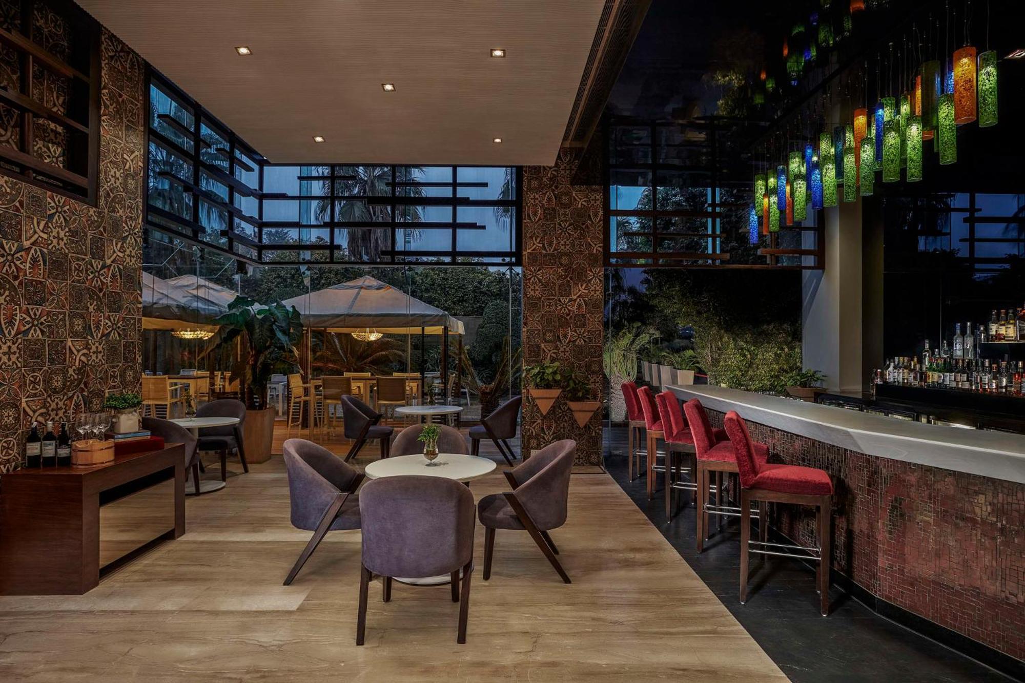 Doubletree By Hilton Gurugram Baani Square Hotel Gurgaon Exterior photo