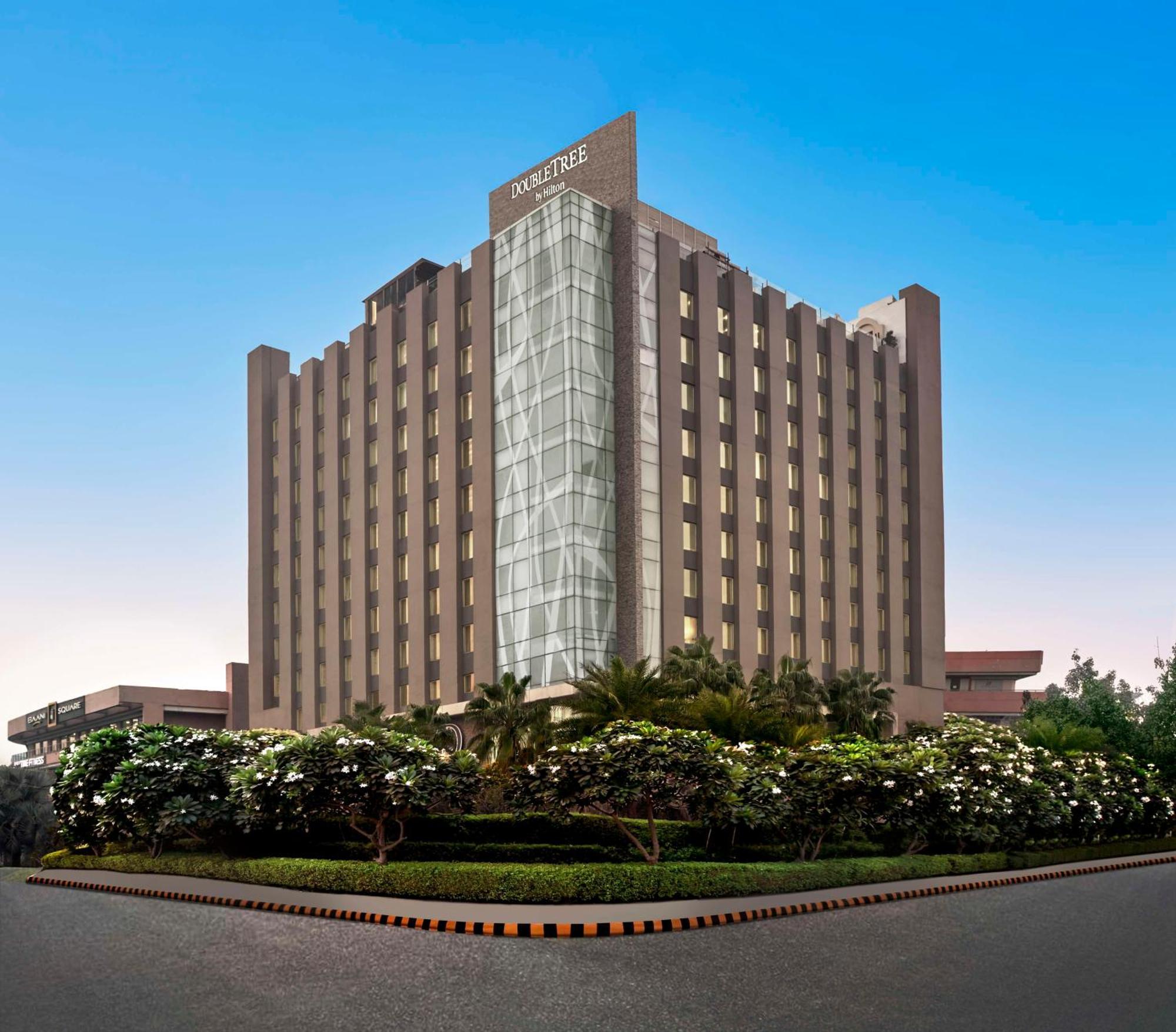 Doubletree By Hilton Gurugram Baani Square Hotel Gurgaon Exterior photo