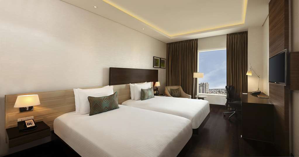 Doubletree By Hilton Gurugram Baani Square Hotel Gurgaon Room photo