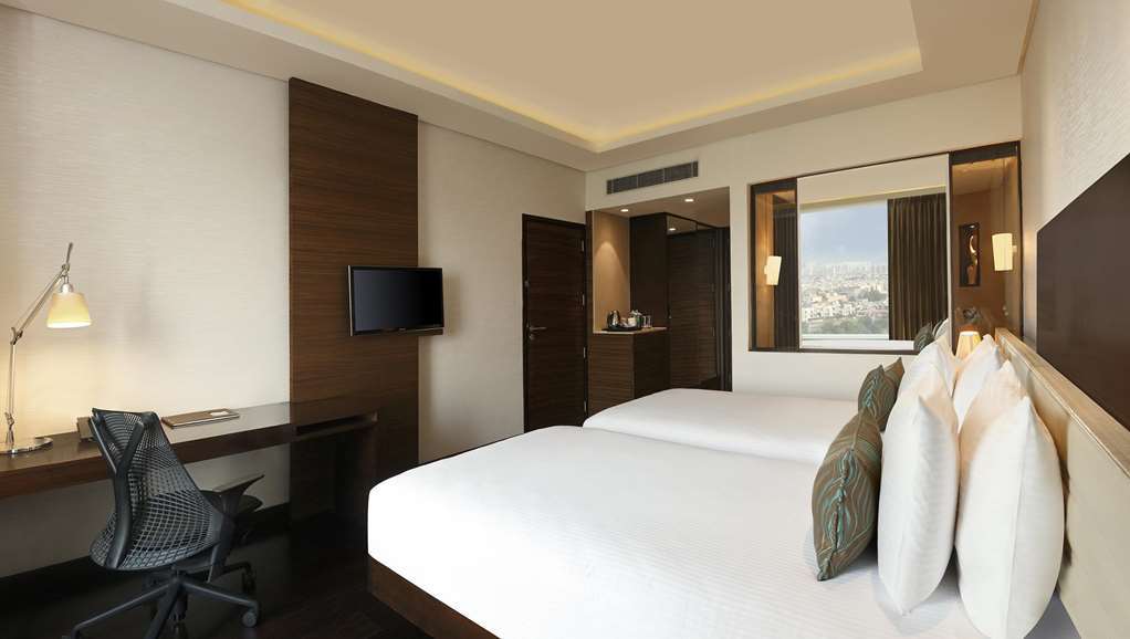 Doubletree By Hilton Gurugram Baani Square Hotel Gurgaon Room photo